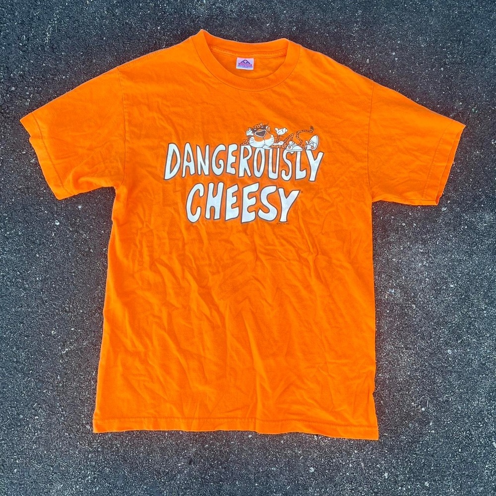 2000s "Dangerously Cheesy" Graphic Cheetos shirt size L